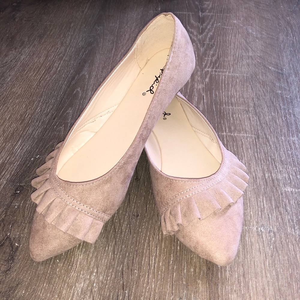 Ruffle Accented Ballet Flats